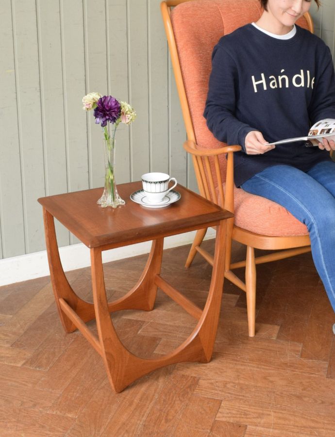 北欧スタイルのビンテージテーブル