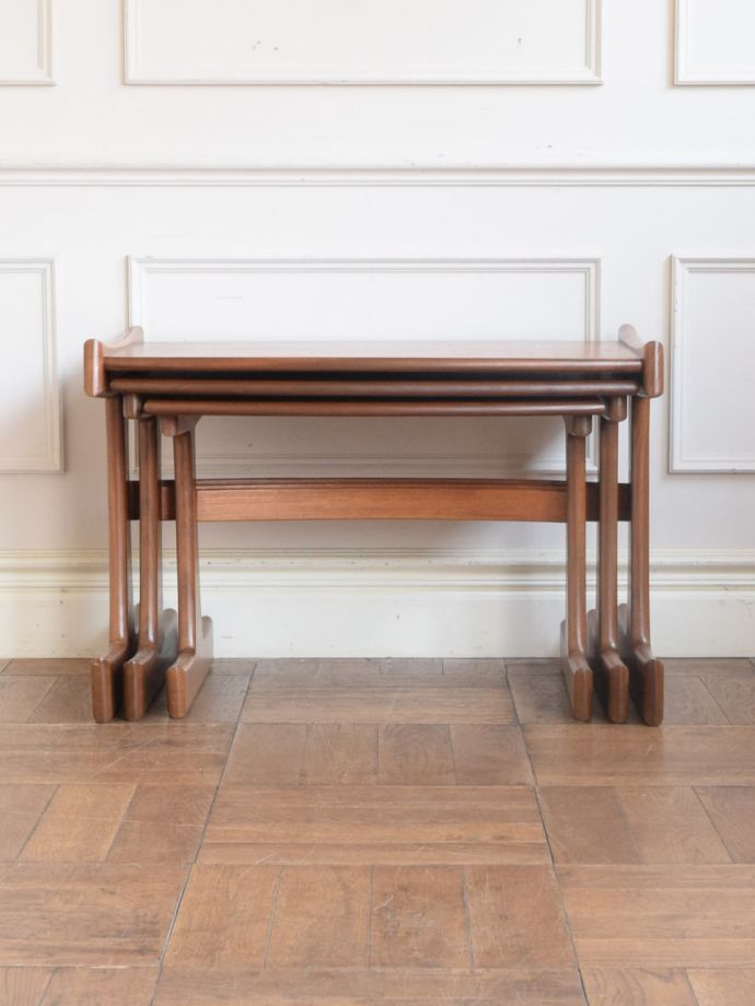 コーヒーテーブルの側面