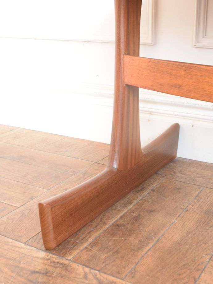 G-PLANのテーブルの脚