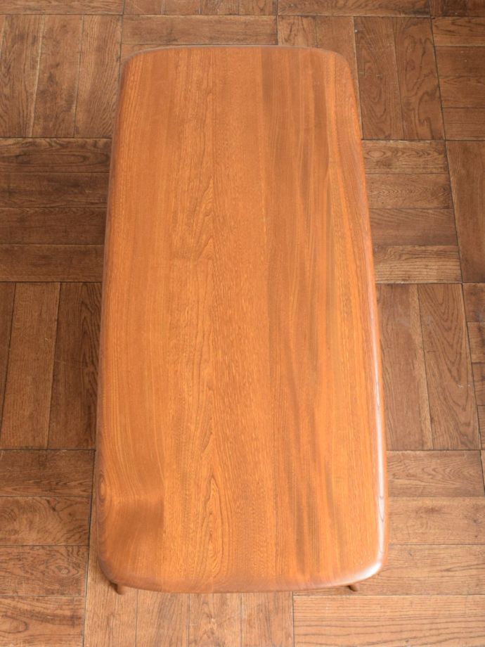 アンティークのテーブルの天板