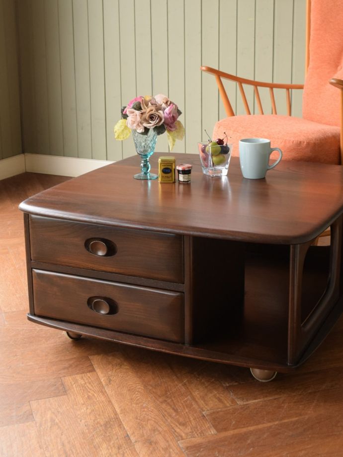 アーコール社のビンテージ家具