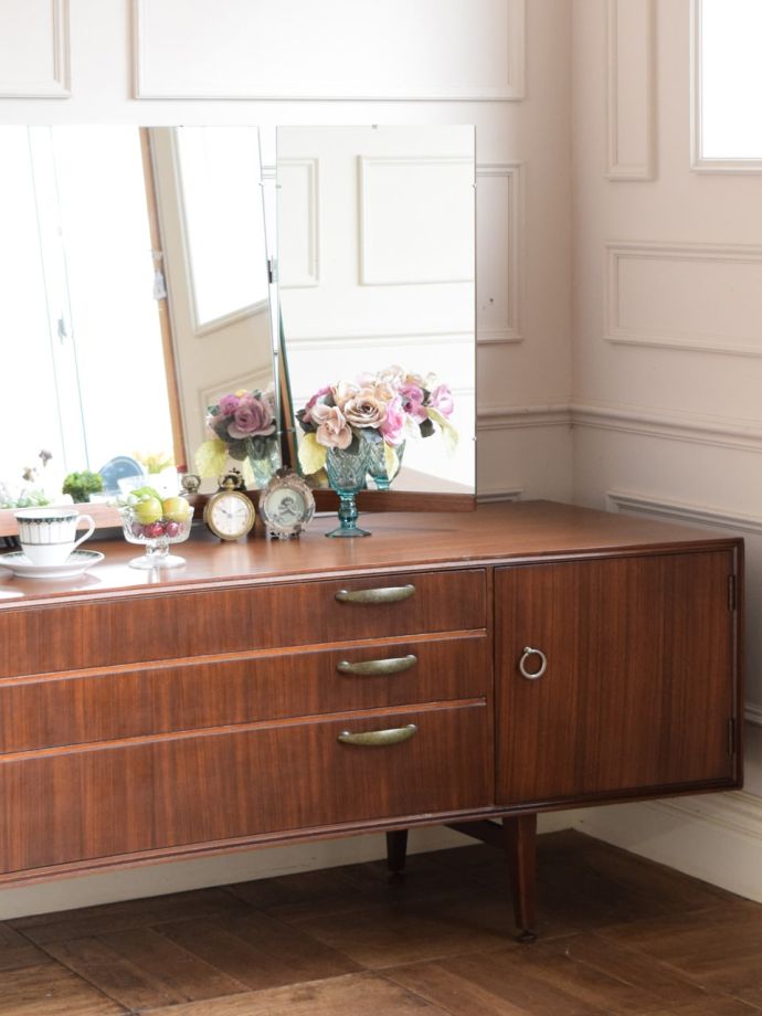 北欧スタイルのビンテージドレッサー
