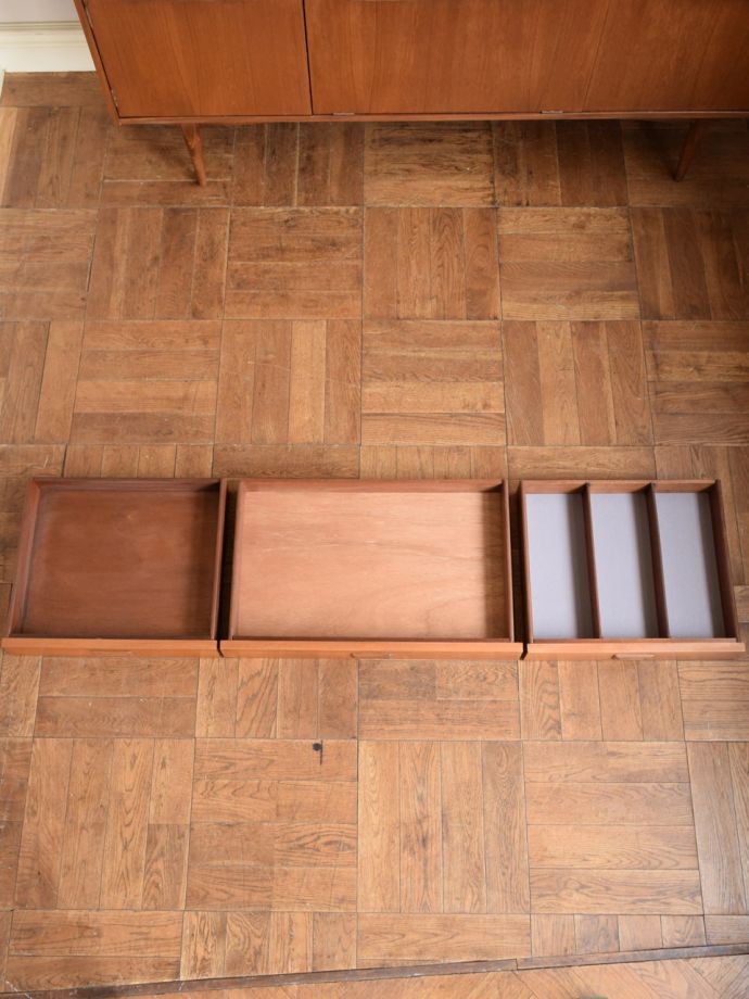 ビンテージサイドボードの引き出し