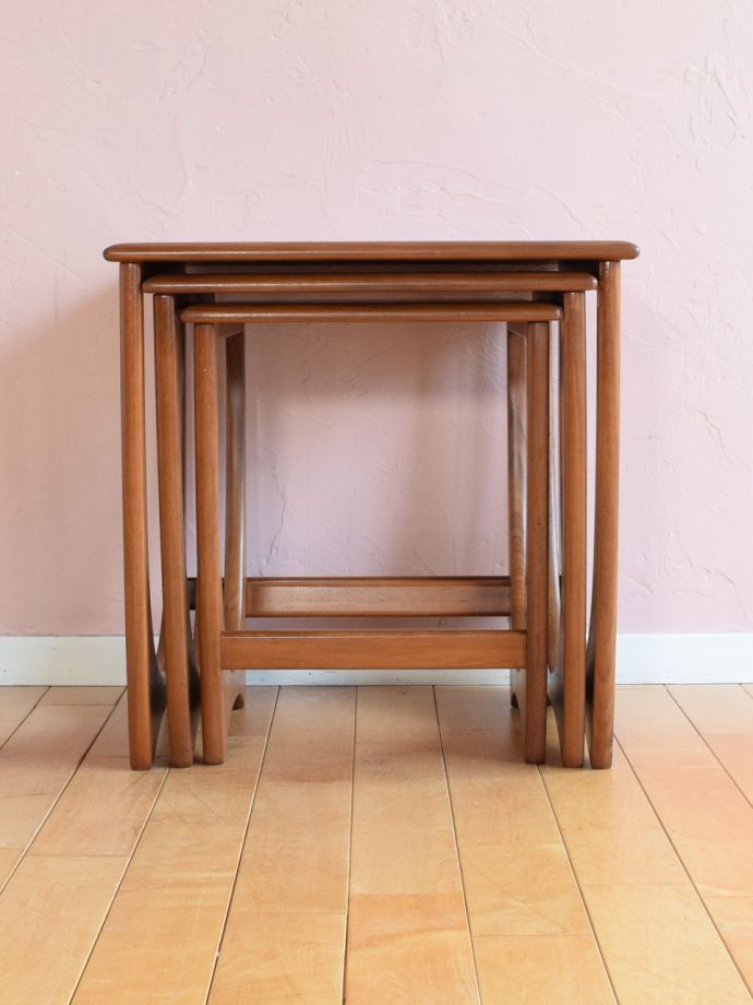 コーヒーテーブルの側面