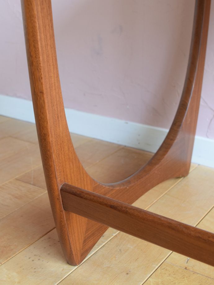 G-PLANのテーブルの足先