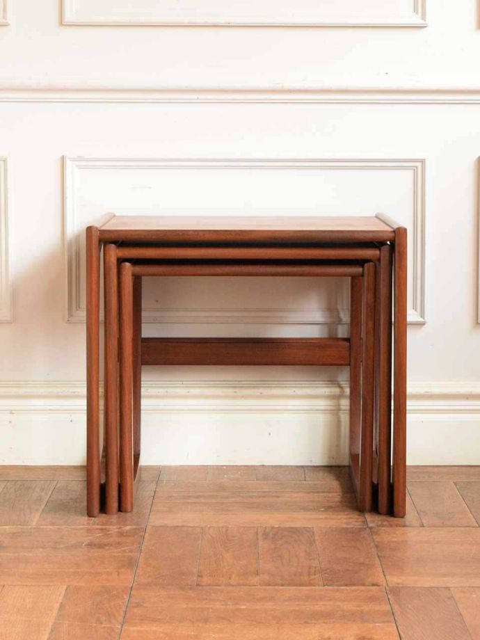 コーヒーテーブルの側面