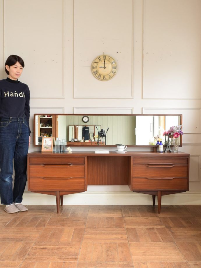 北欧スタイルのおしゃれなドレッサー