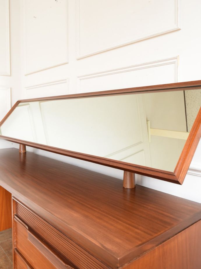 ヴィンテージドレッサーのミラー