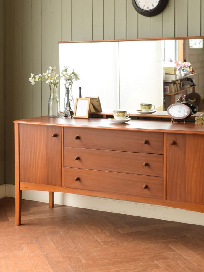 北欧スタイルのビンテージドレッサー