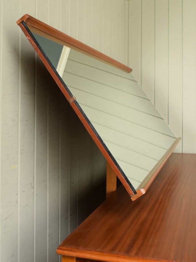 ビンテージドレッサーの鏡