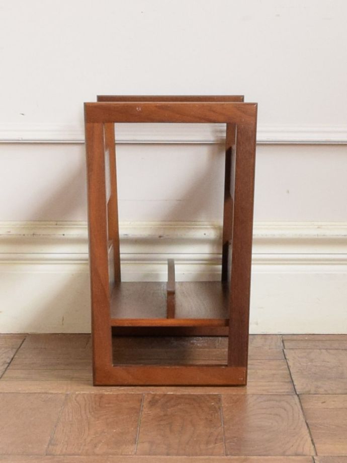 マガジンラックの側面