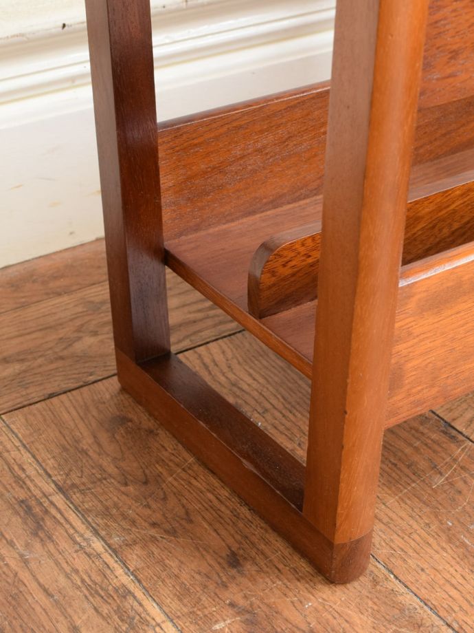 マガジンラックの脚