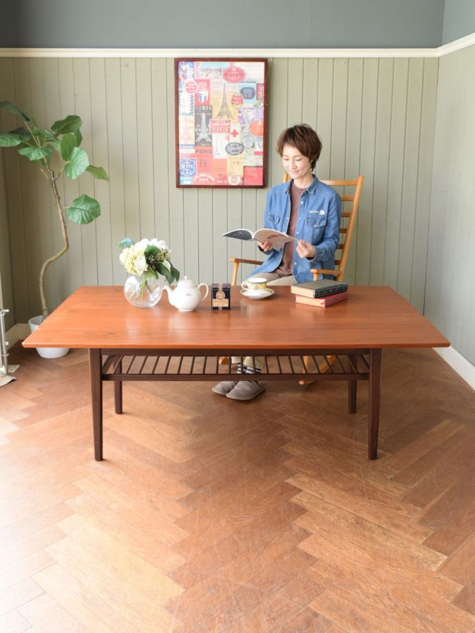 北欧スタイルのビンテージテーブル