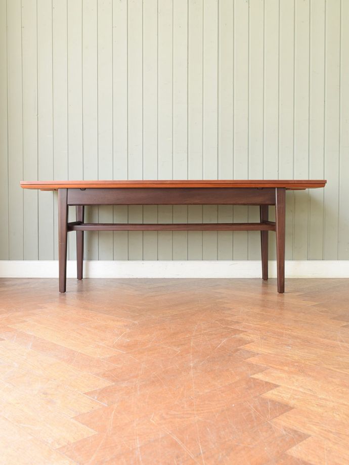 ビンテージテーブルの側面