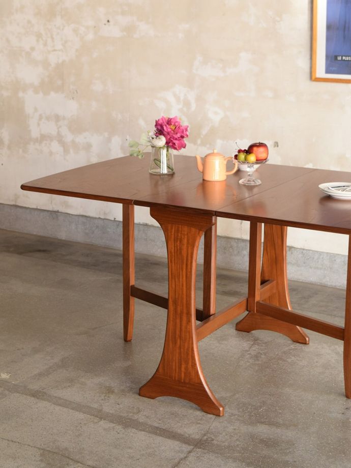 G-PLANのダイニングテーブル