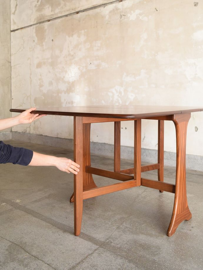 伸長式テーブルのサイズ変更方法