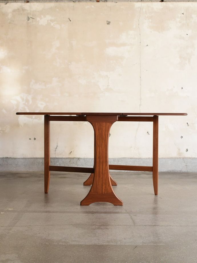 G-PLANのテーブルの側面