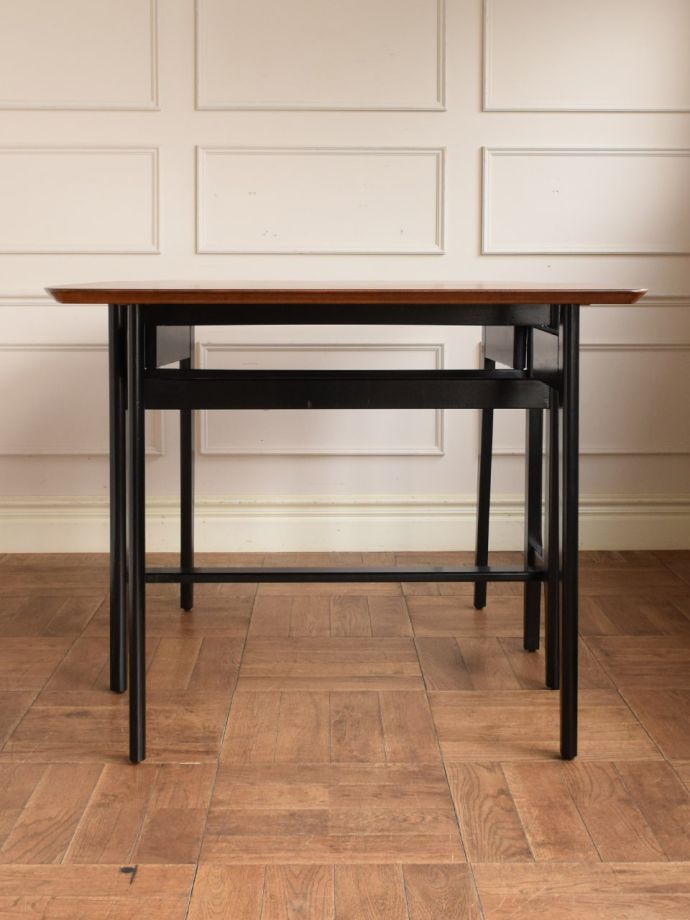 いろんな表情が楽しめるダイニングテーブル