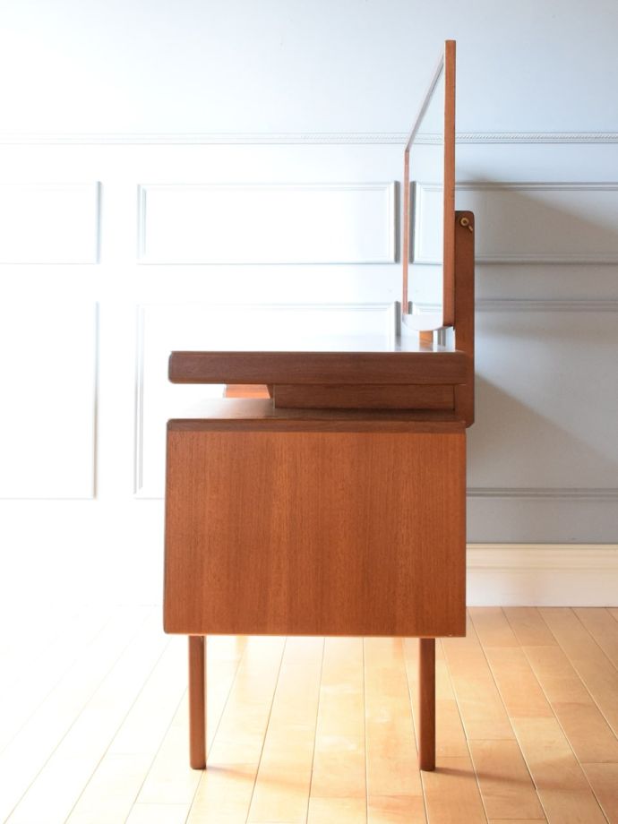 G-planのドレッサーの側面