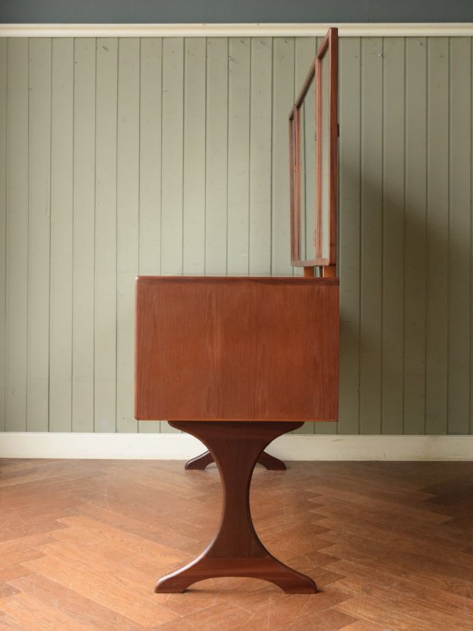 G-planのドレッサーの側面