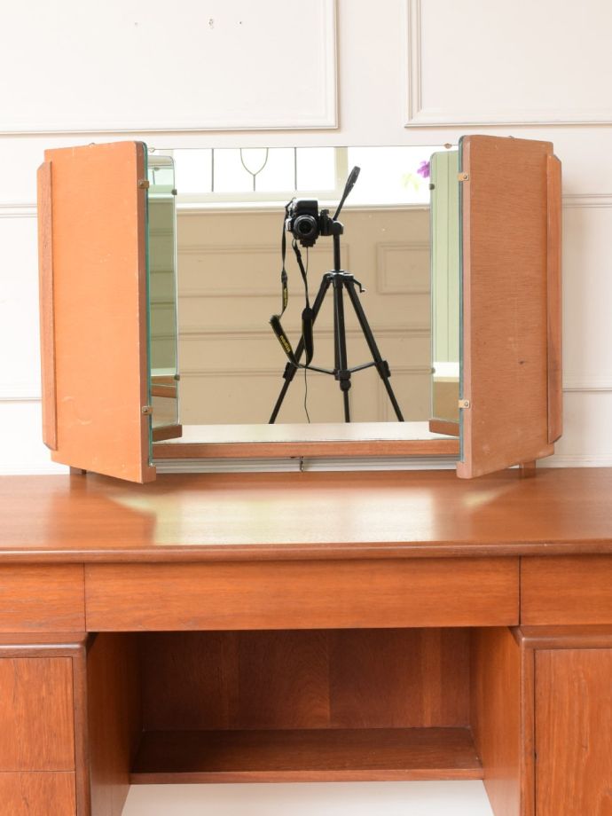 G-PLAN社のビンテージ家具、北欧スタイルの三面鏡ドレッサー（鏡台）(x