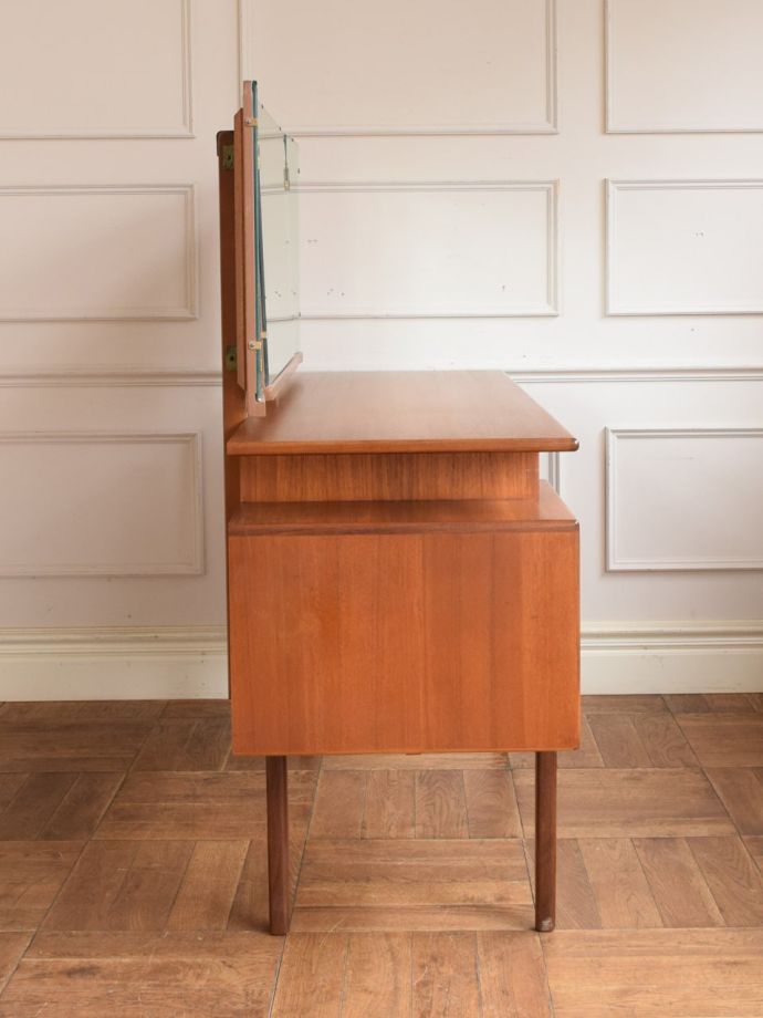 G-PLAN社のビンテージ家具、北欧スタイルの三面鏡ドレッサー（鏡台）(x