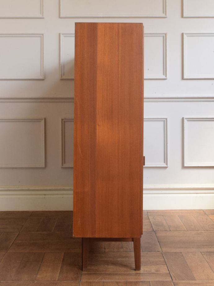 ビンテージキャビネットの側面