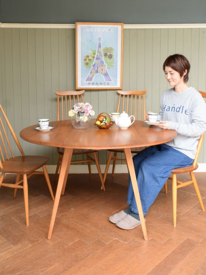 アーコールの伸長式テーブル