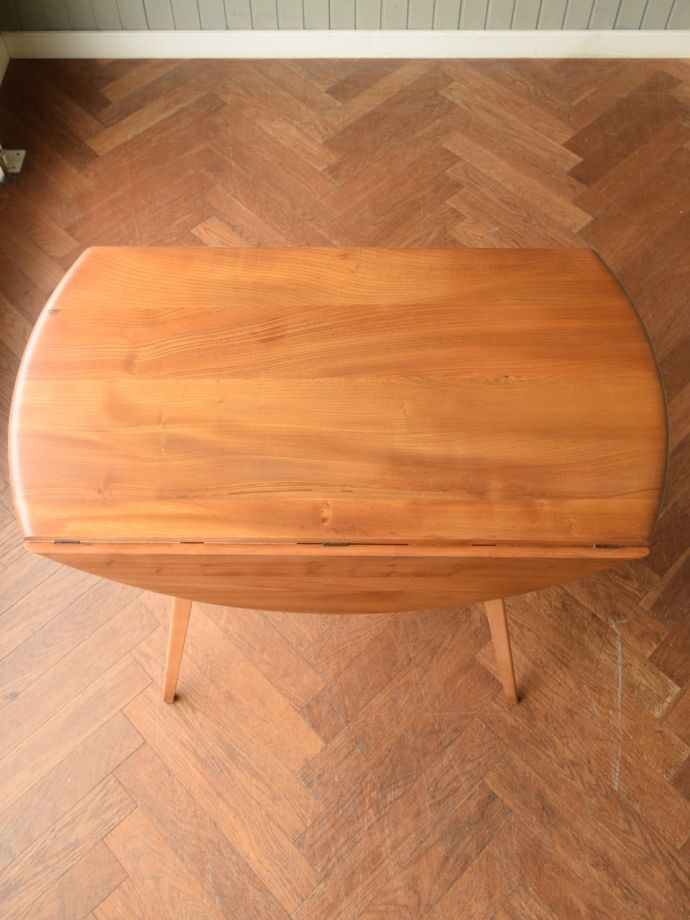 ビンテージの伸長式テーブルの天板
