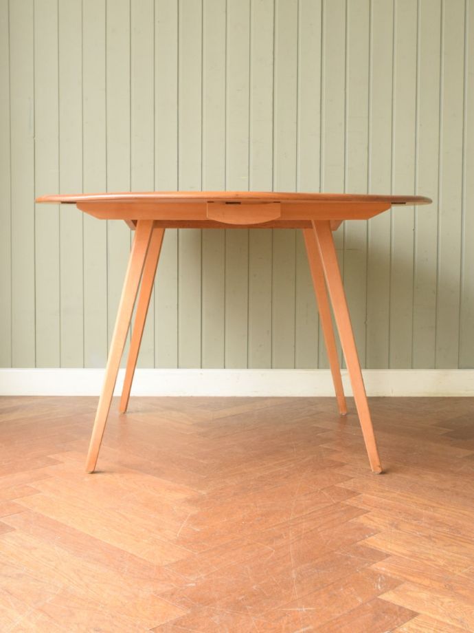 ERCOLのテーブルの側面