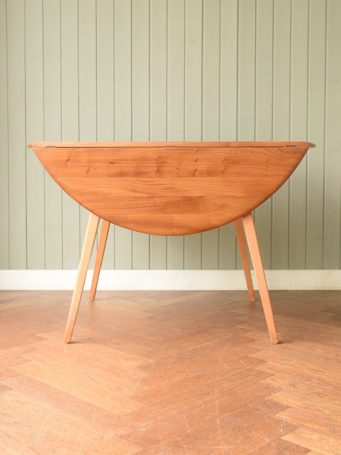 折り畳み式テーブルの側面