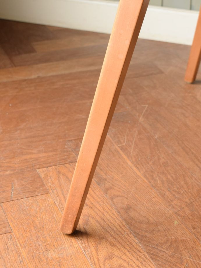 アーコールのテーブルの脚