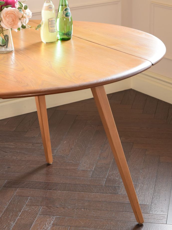 アーコール社のドロップリーフテーブル