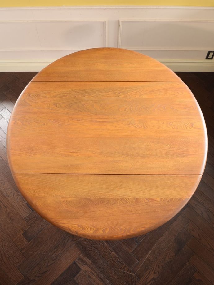 折り畳みテーブルの丸い天板