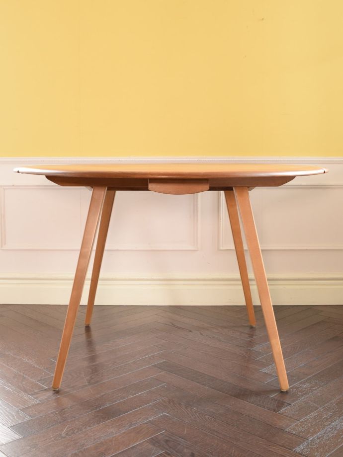 ERCOLのテーブルの側面