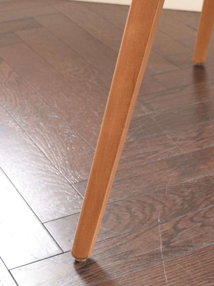 アーコールのテーブルの脚