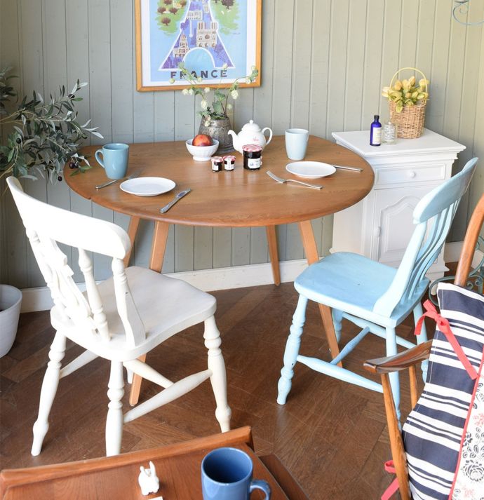 2人掛けのダイニングテーブルに変身