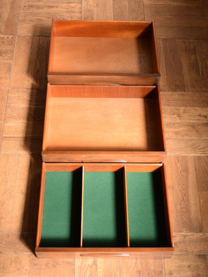 ビンテージサイドボードの引き出し