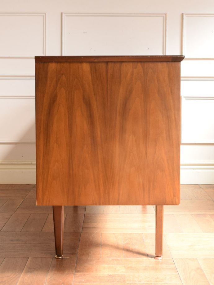 ビンテージ家具の側面