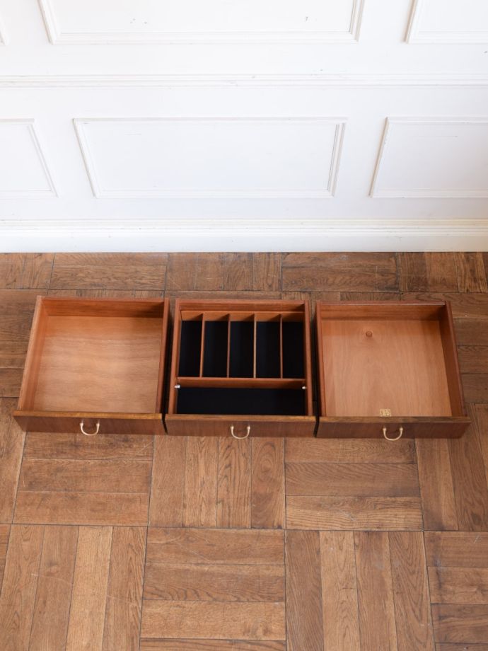 サイドボードの引き出し