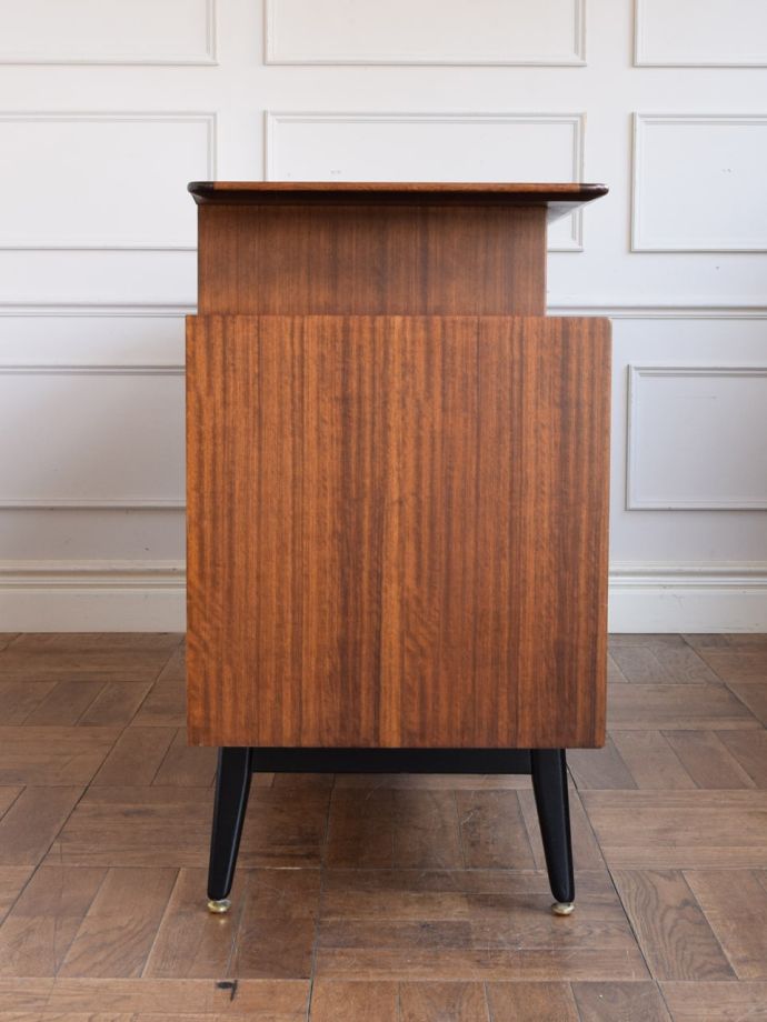 G-planのサイドボードの側面