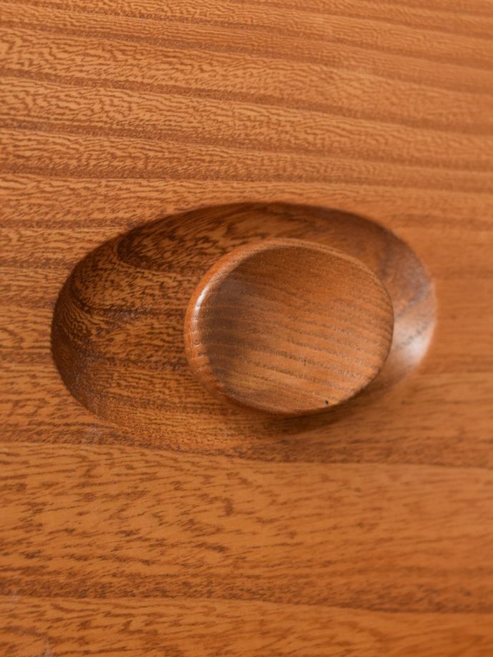 サイドボードの取っ手