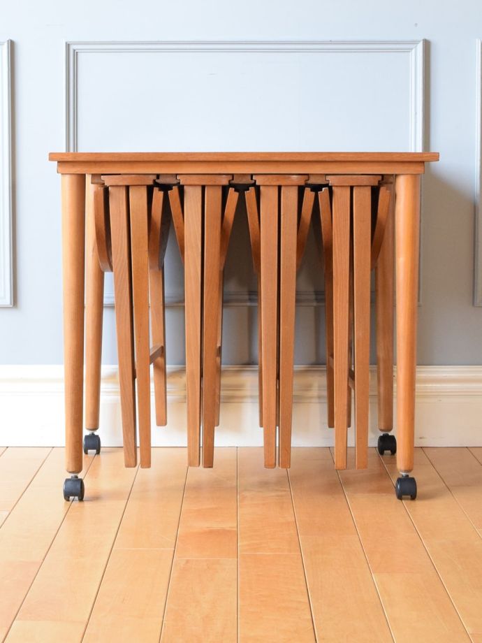 ビンテージコーヒーテーブルの側面