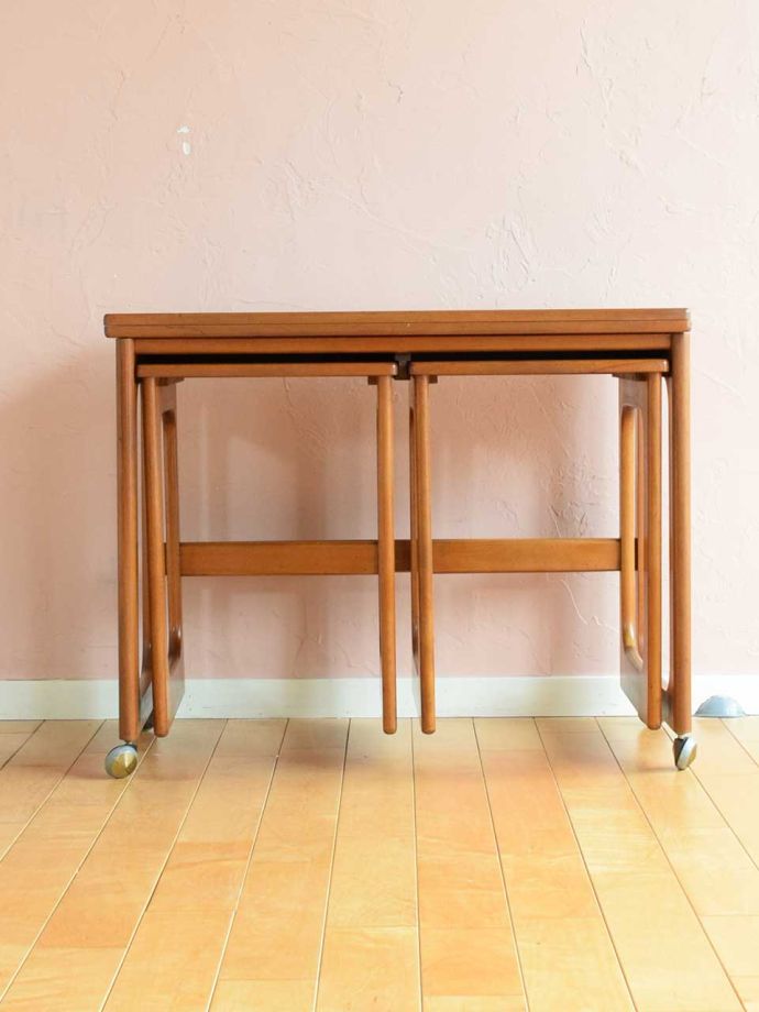 コーヒーテーブルの側面