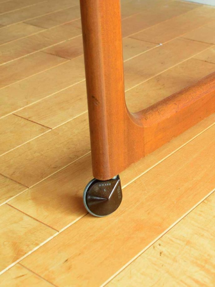 ビンテージテーブルの脚