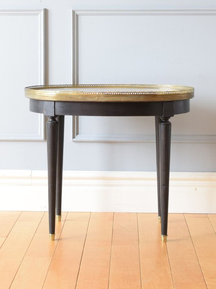 コーヒーテーブルの側面