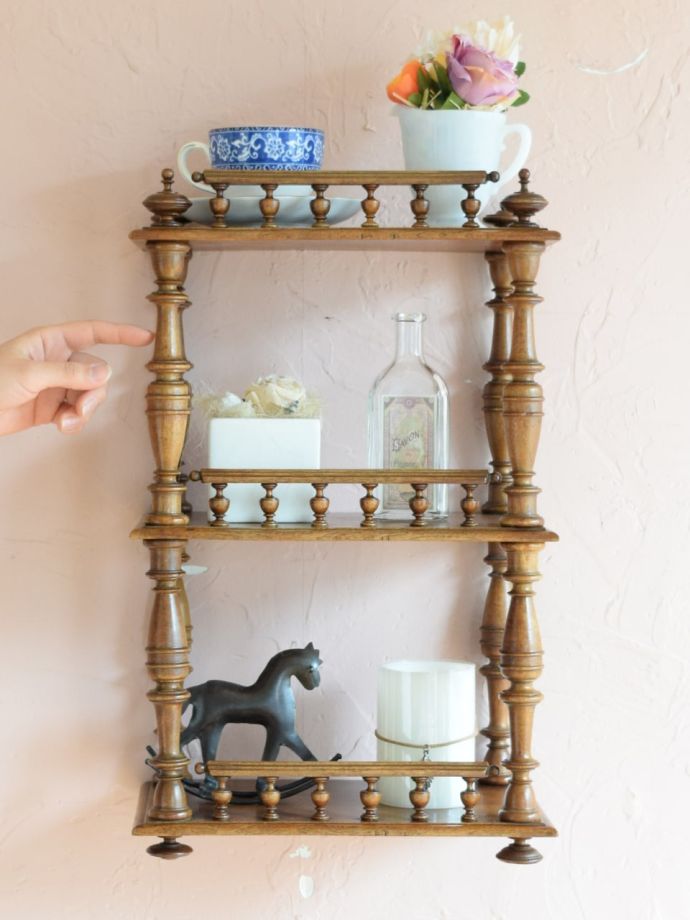 アンティークのウォールシェルフ