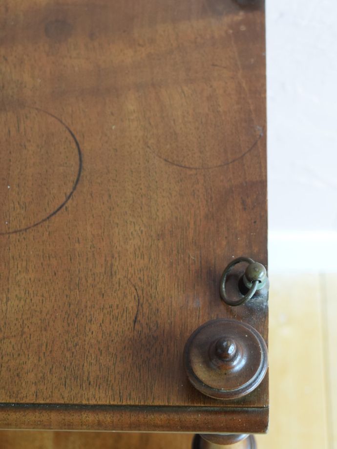 アンティークシェルフの金具