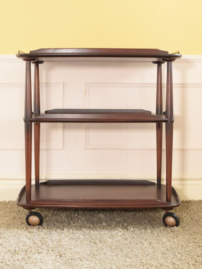 ビンテージワゴンの後ろ姿