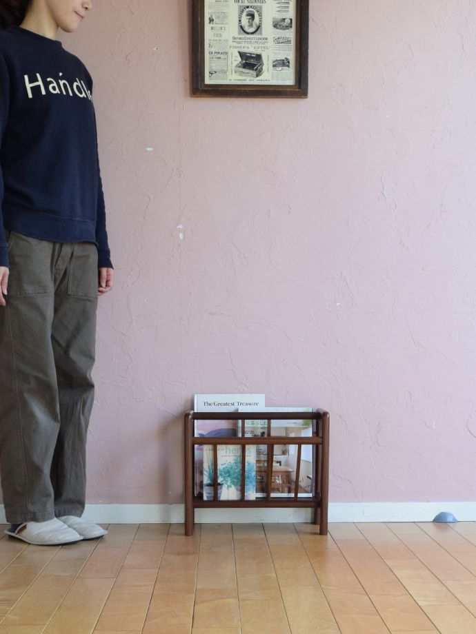 アンティークのおしゃれなマガジンラック